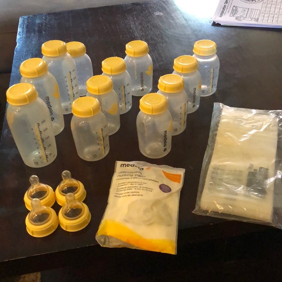 Medela Bottle Set - Picture 1 of 5